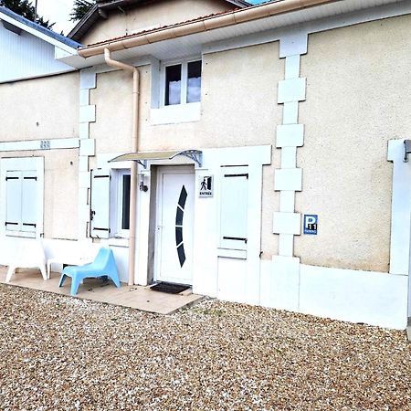 10 - Joli Studio Avec Deux Lits, Tout Equipe Pour 1, 2 Ou 3 Personnes Maximum, Vue Sur Parc Arbore, Parking Privatif Gratuit, Grand Fourgon Possible, Tout Le Linge De Maison Est Fourni Razac-sur-l'Isle Exterior photo