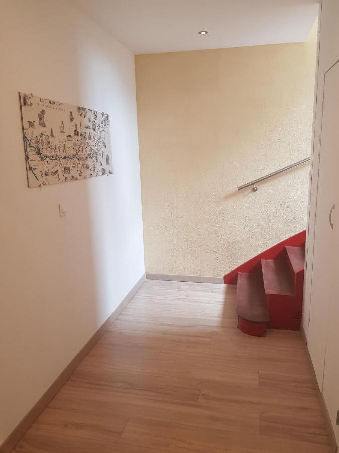 10 - Joli Studio Avec Deux Lits, Tout Equipe Pour 1, 2 Ou 3 Personnes Maximum, Vue Sur Parc Arbore, Parking Privatif Gratuit, Grand Fourgon Possible, Tout Le Linge De Maison Est Fourni Razac-sur-l'Isle Exterior photo