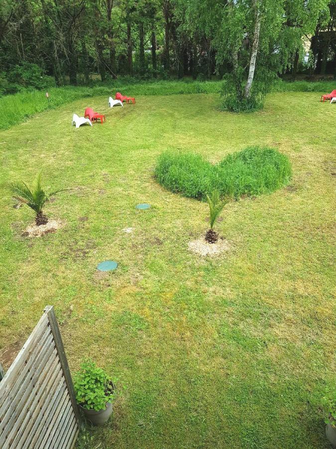 10 - Joli Studio Avec Deux Lits, Tout Equipe Pour 1, 2 Ou 3 Personnes Maximum, Vue Sur Parc Arbore, Parking Privatif Gratuit, Grand Fourgon Possible, Tout Le Linge De Maison Est Fourni Razac-sur-l'Isle Exterior photo