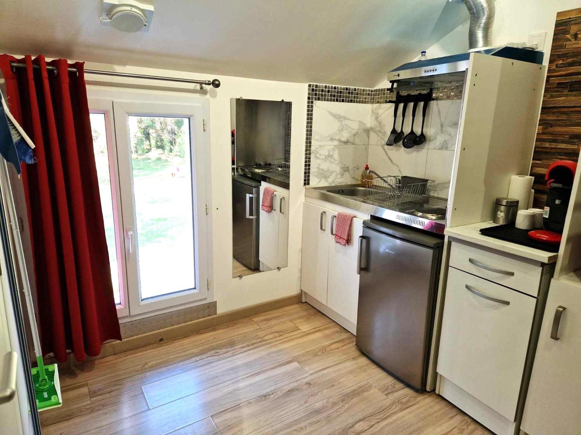 10 - Joli Studio Avec Deux Lits, Tout Equipe Pour 1, 2 Ou 3 Personnes Maximum, Vue Sur Parc Arbore, Parking Privatif Gratuit, Grand Fourgon Possible, Tout Le Linge De Maison Est Fourni Razac-sur-l'Isle Exterior photo