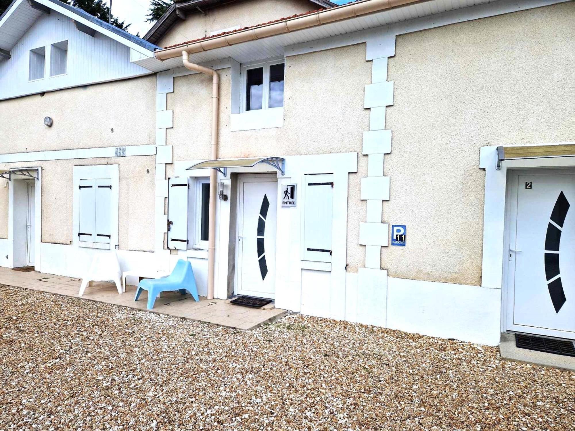 10 - Joli Studio Avec Deux Lits, Tout Equipe Pour 1, 2 Ou 3 Personnes Maximum, Vue Sur Parc Arbore, Parking Privatif Gratuit, Grand Fourgon Possible, Tout Le Linge De Maison Est Fourni Razac-sur-l'Isle Exterior photo